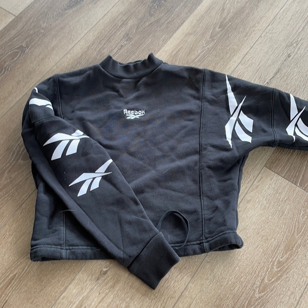 Black crop sweater